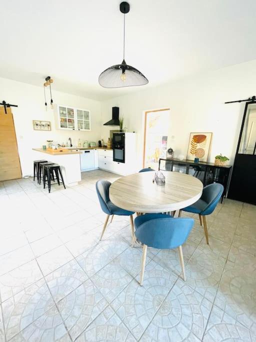Maison Au Milieu Des Chevaux LʼIsle-sur-la-Sorgue Exteriör bild